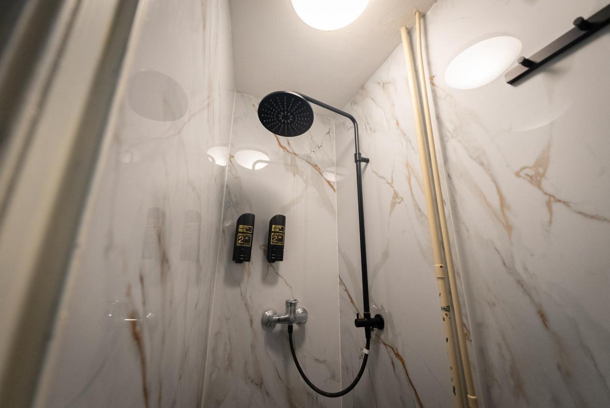 Crown Hotel Амстердам Екстериор снимка